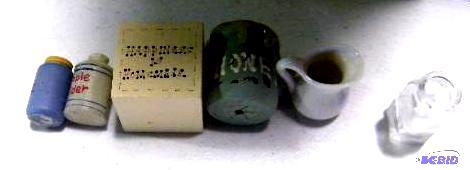 Lot of Miniature Containers - Honey jar - Mil...
