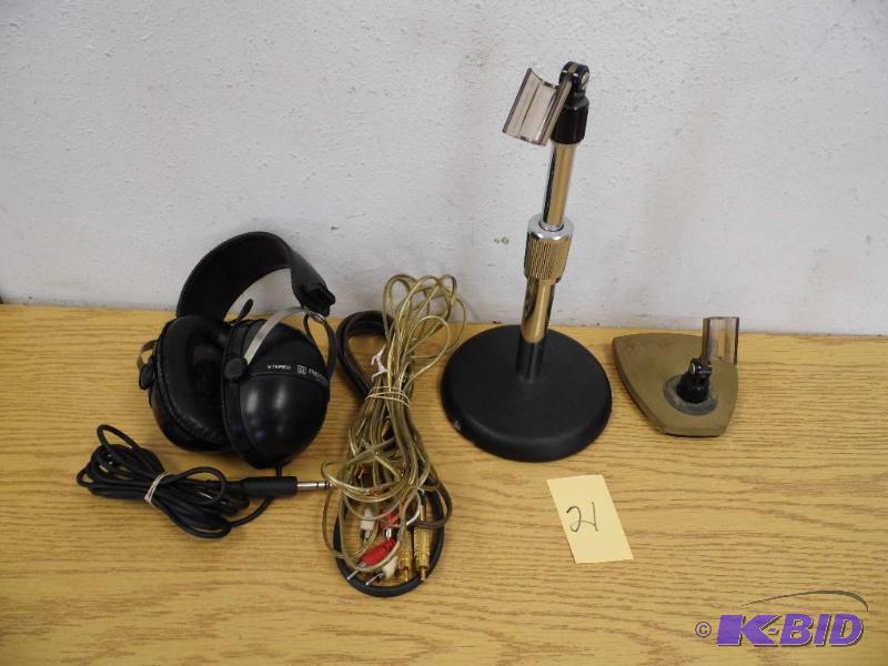 2 Microphone Stands, Pioneer Headphones