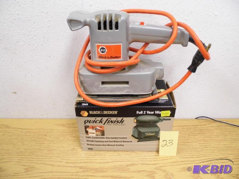 2 Black & Decker Sanders