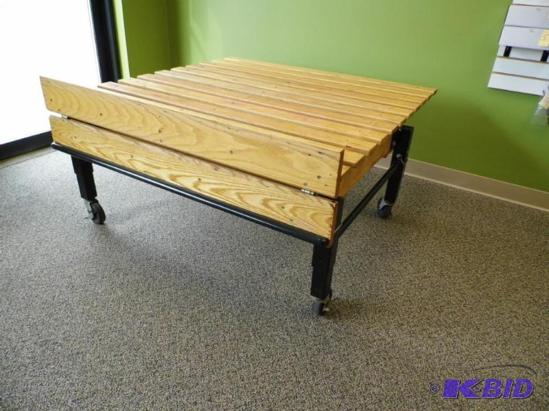 Adjustble Display Table