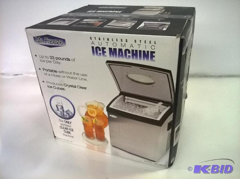 lot 32 image: MaxiMatic MIM-5802 Mr Freeze Portable Ice Maker