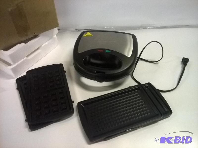 lot 48 image: Chef Buddy 80-SM15 - 3 in 1 Sandwich Panini and Waffle Press
