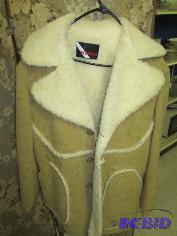 lot 118 image: Wiman coat, size L...looks newe...
