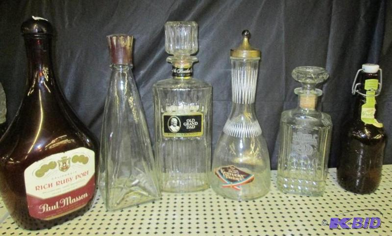 lot 124 image: Lot of vintage liquor and wine bottles...