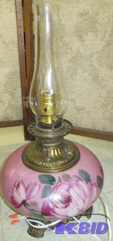 lot 13 image: Beautiful vintage lamp, measures 21 inches ta...