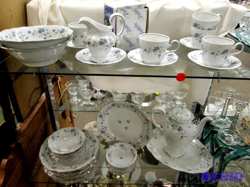 lot 132 image: Full set of Traditions fine china Johann Havi...