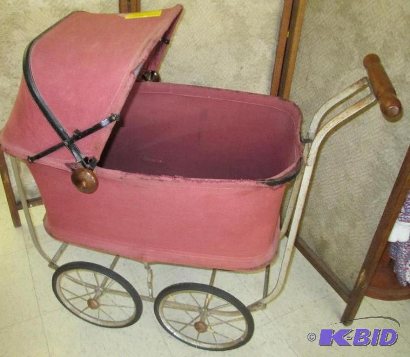 lot 15 image: Kozee Kar vintage doll carriage buggy, in gre...