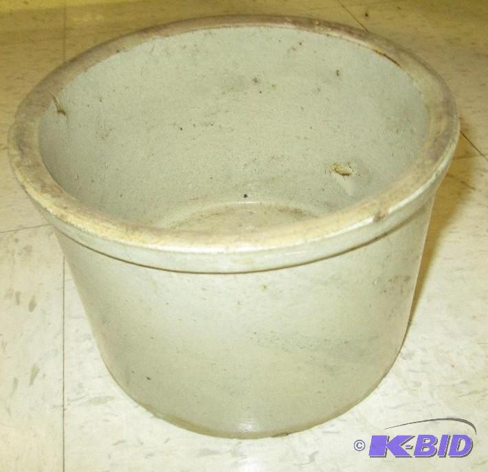 lot 17 image: Small crock matches lot 16, 5 inches tall...