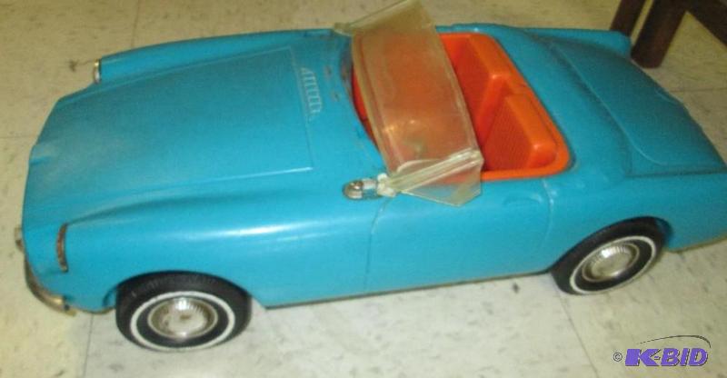 lot 23 image: Vintage Barbie car...