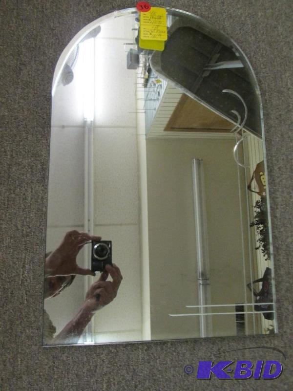 lot 36 image: Vintage mirror, 22 x 14 inches...
