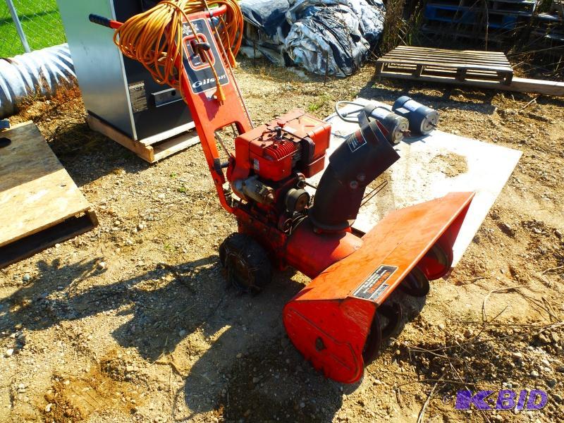 Gilson Snow Blower 24&quot wide 5 Hp Briggs...