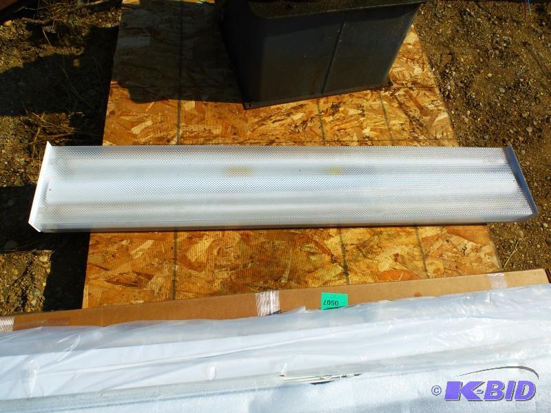 Florescent&nbsplight 4 long florescent&nbs...