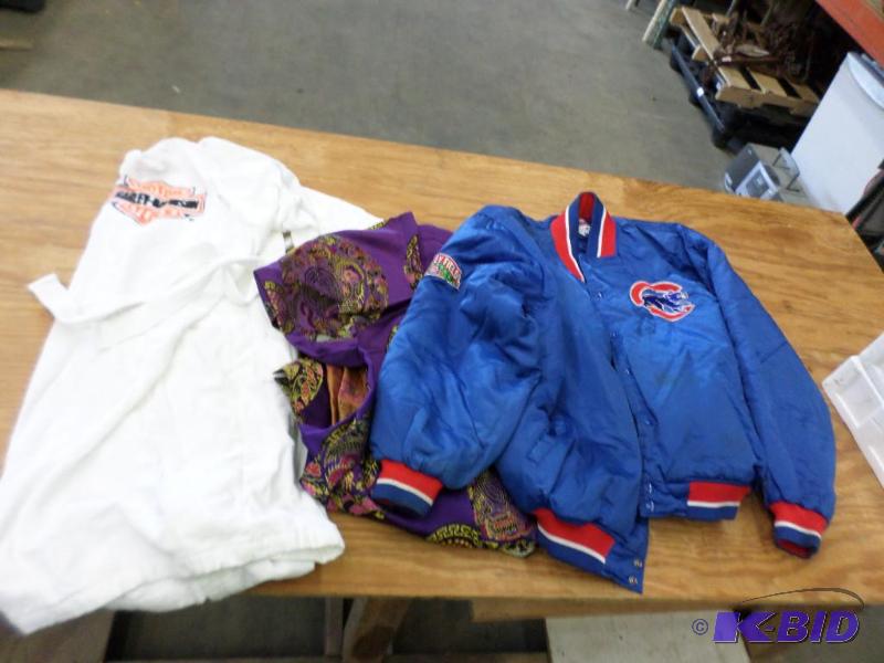 lot 104 image: Lot Of Harley Davidson Robe, Chicago Cubs Wri...