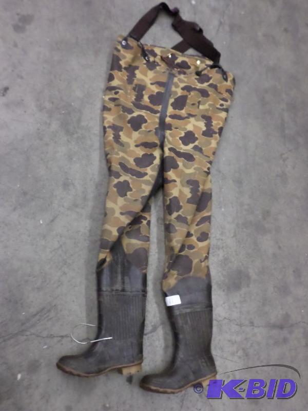 lot 11 image: Pair Of Size 8 Steel Shank Hodgman Insulated ...