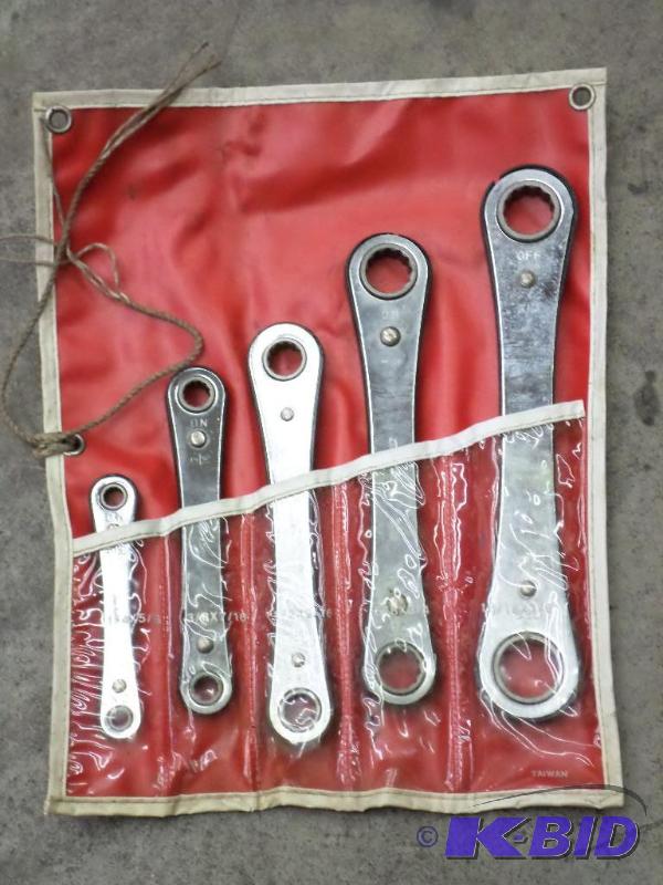 lot 12 image: 5-Piece Ratchet Wrench Set 14"--78&quo...