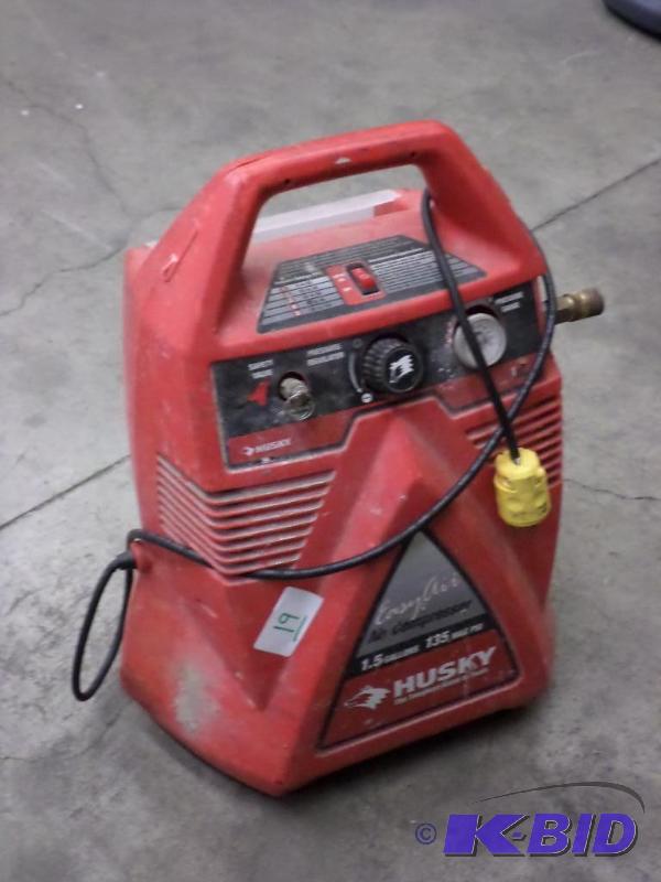 lot 19 image: Husky 1.5-Gallon 135 PSI Electric Air Compres...