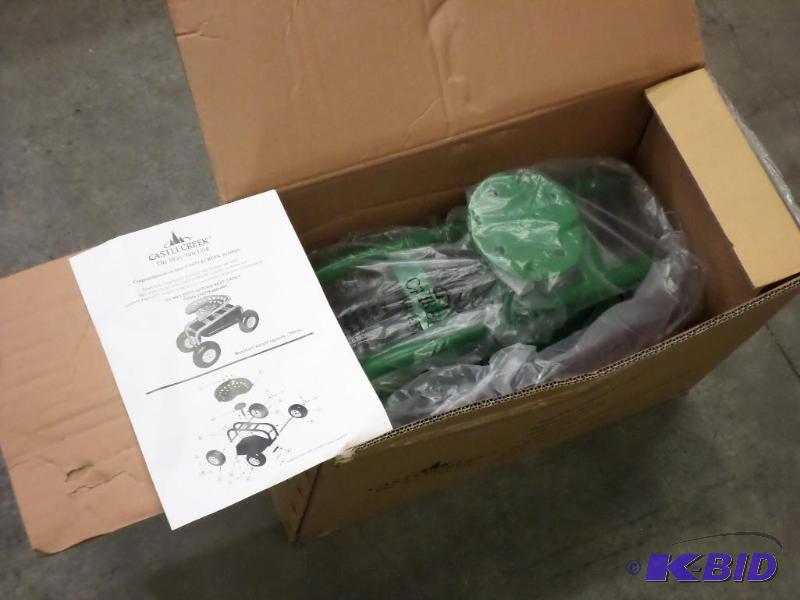 lot 25 image: Castle Creek Heavy Duty Garden Seat Caddy, Ne...