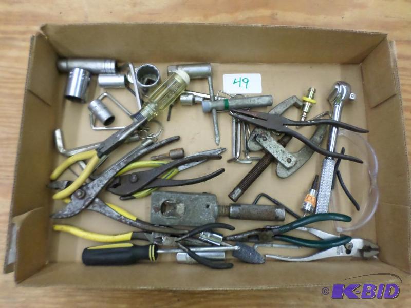 lot 49 image: Lot Of Misc Hand Tools...