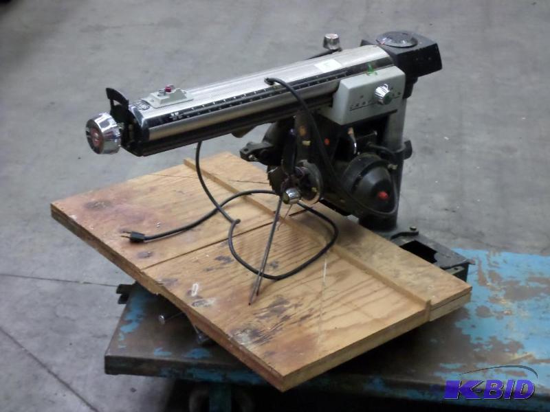 lot 5 image: Craftsman Radial Arm Saw, 120Volt, Works...