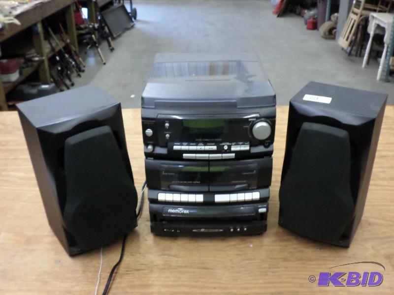 lot 81 image: Memorex AMFNCD Stereo Set...