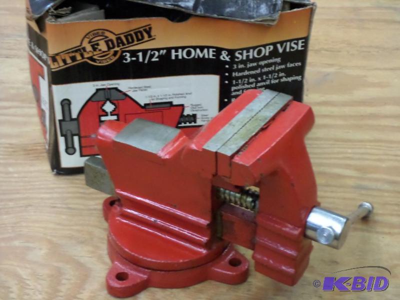 lot 92 image: 3.5" Becnh Vise (New)...