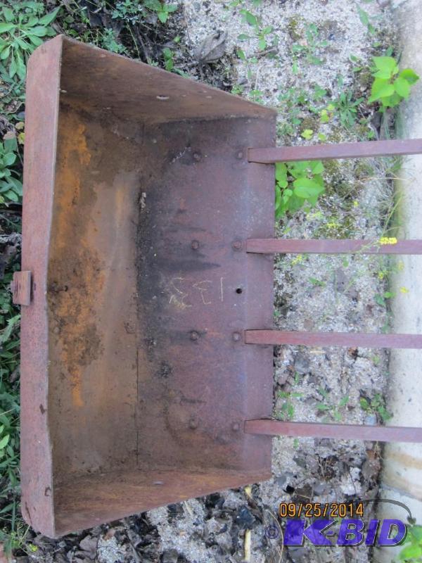 Tractor bucket