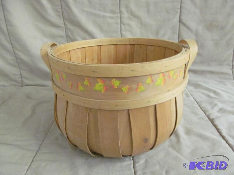 lot 106 image: Basket