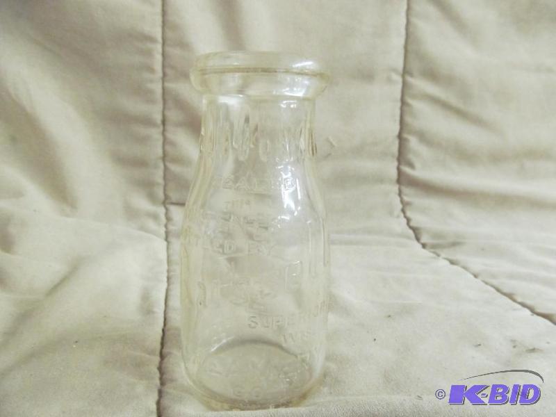 lot 128 image: Bottle