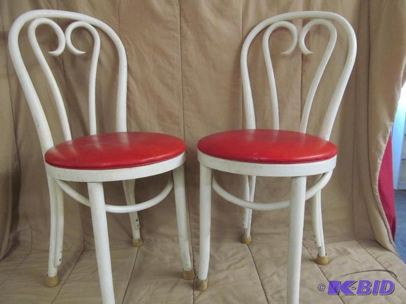 lot 24 image: Chair