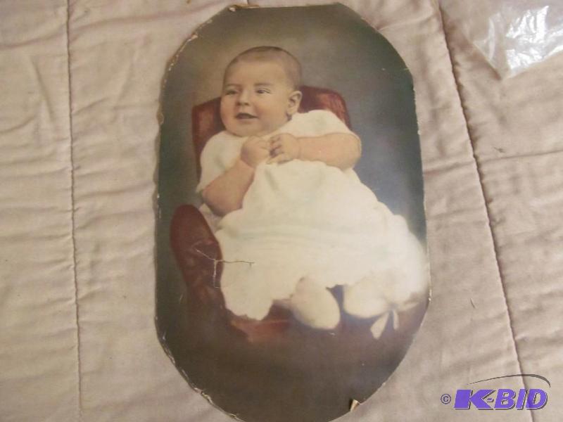 lot 32 image: Photo