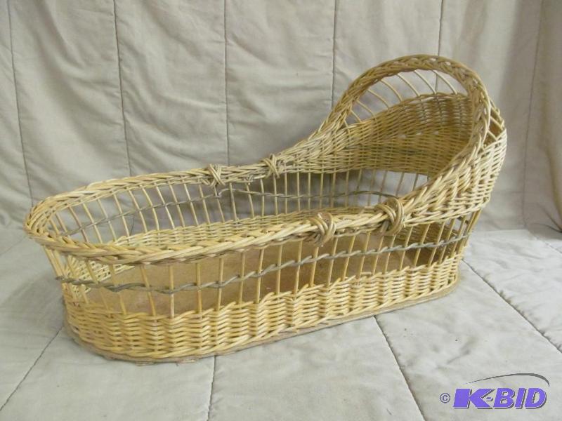 lot 34 image: Basket