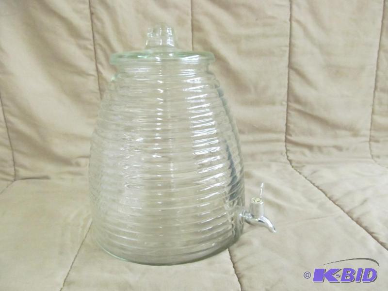 lot 4 image: Glassware