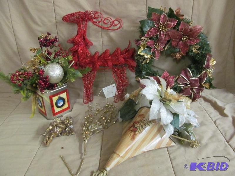 lot 40 image: Christmas Decor