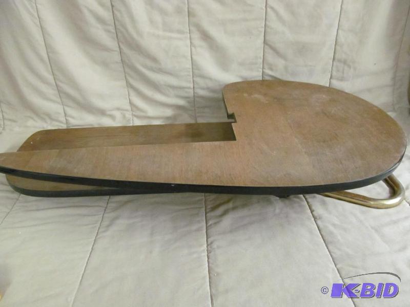 lot 51 image: Table