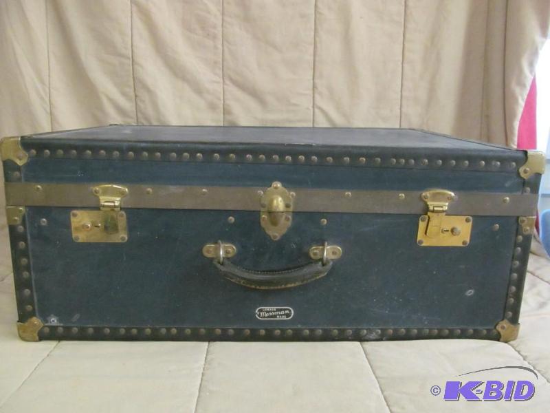 lot 52 image: Trunk