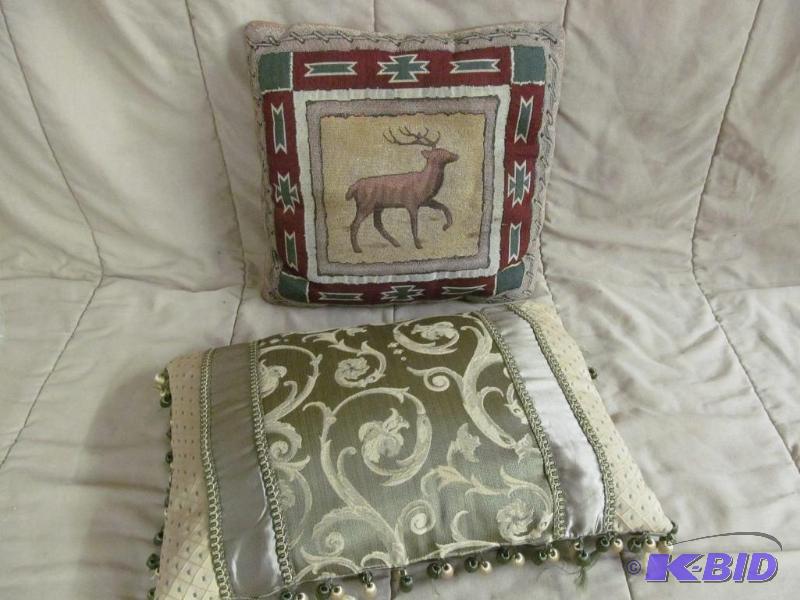lot 88 image: Pillow