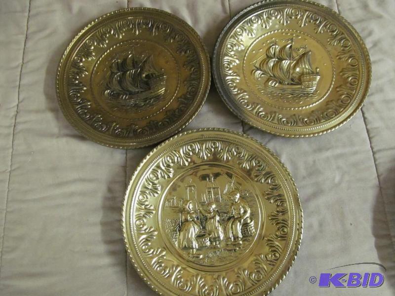 lot 93 image: Wall Decor