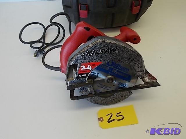lot 25 image: 7 14" Skilsaw, 2.4 hp, With Case, Works...
