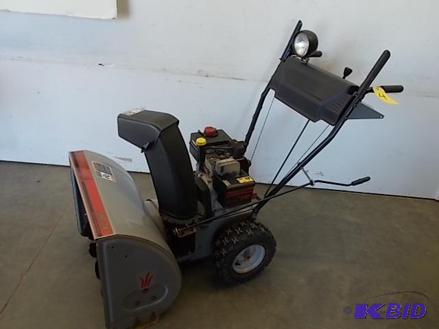 lot 4 image: Yard Machines 5 hp, 24" Dual Stage Snow ...