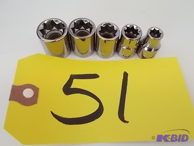 lot 51 image: Craftsman 5 pcs. 8 Point Sockets, 14-12 x 3...