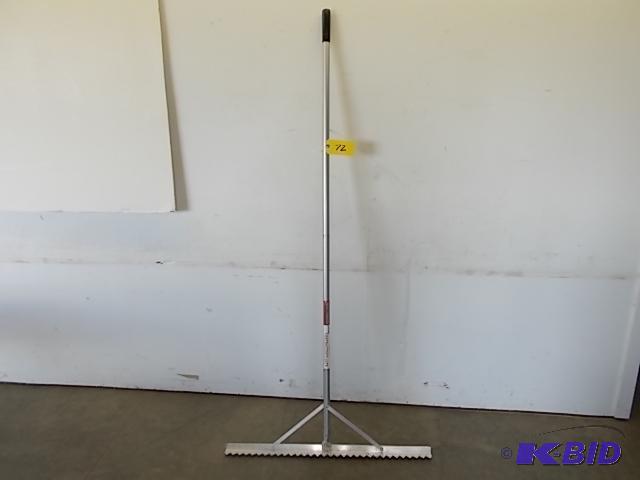 lot 72 image: True Temper 3 Aluminum Landscape Rake, New...