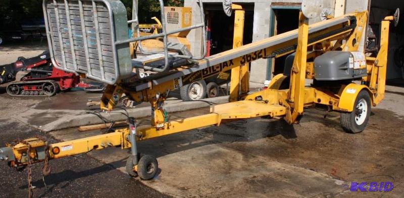 lot 76 image: Bil-Jax 42 3632T Straight Boom Towable Manli...