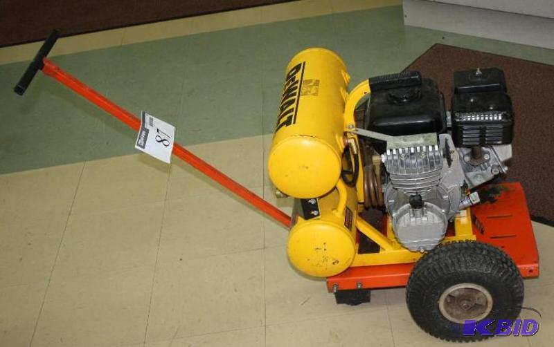 lot 87 image: DeWalt&nbspD55250 Heavy-Duty Compressor 4 HP...