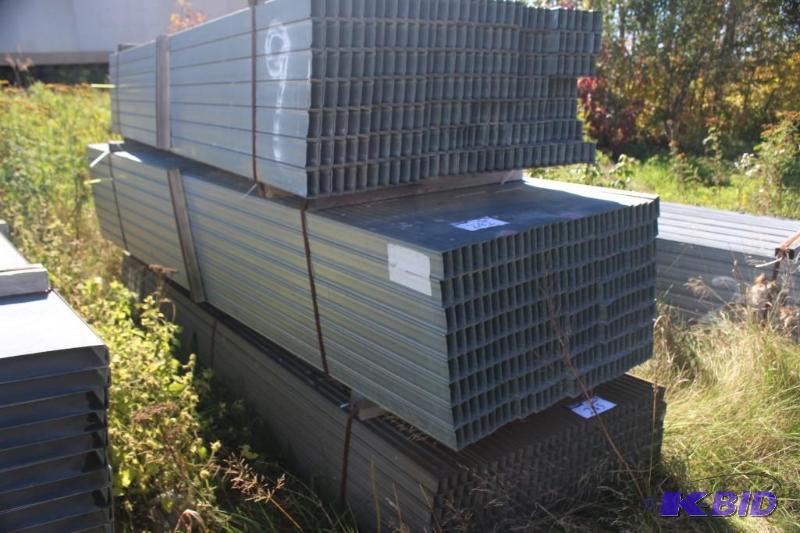 lot 242 image: Bundle Lot of Galvanized Building Studsl 3&q...