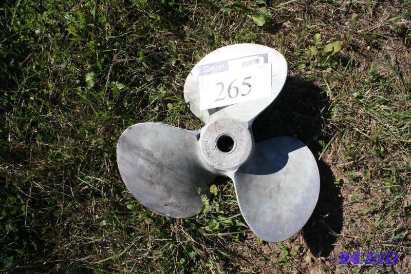 lot 265 image: Boat Propeller blade 15" 15 pitch BP ...