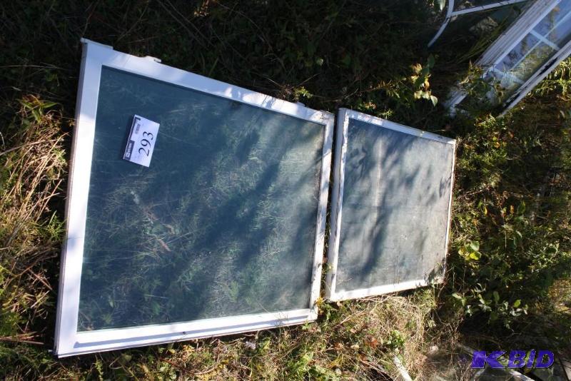 lot 293 image: Lot of (2) Casement Windows White Vinyl 41 ...
