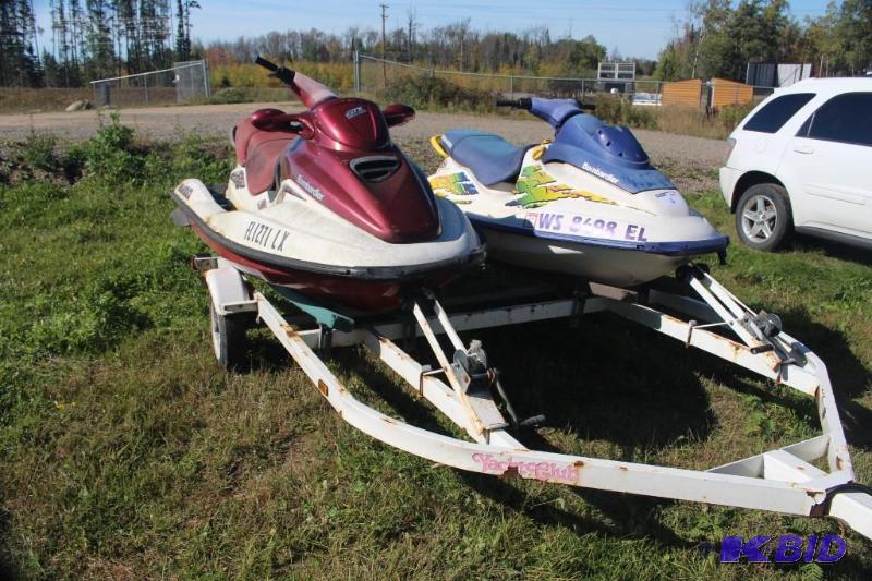 lot 4 image: Lot of (2) Jet Skis Including  Year 1997 Ma...
