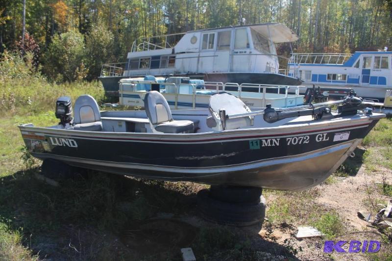 lot 9 image: 194&nbspLund Adventure Series 16 foot&nbspP...