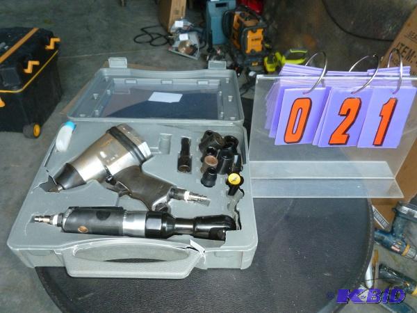 lot 21 image: 12" impact air tool kit with 38" ...