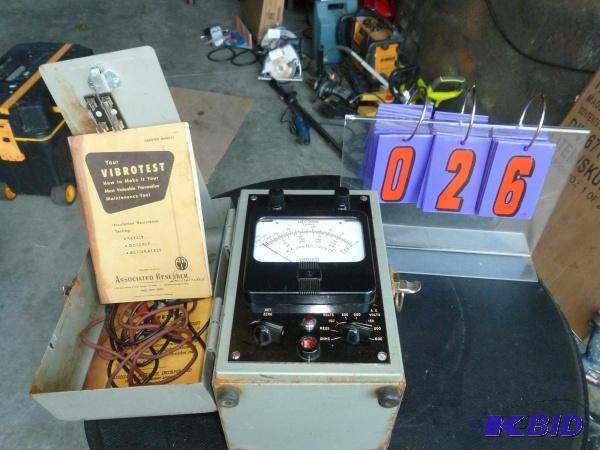 lot 26 image: Vintage volt meter. Vibro test model. good co...